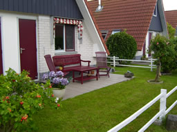 haus mit bank